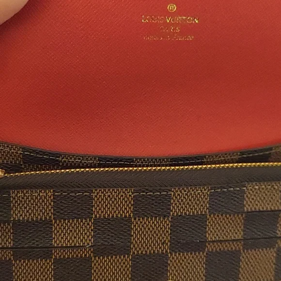 Fashion Damier Wallet - Picture 2 of 4